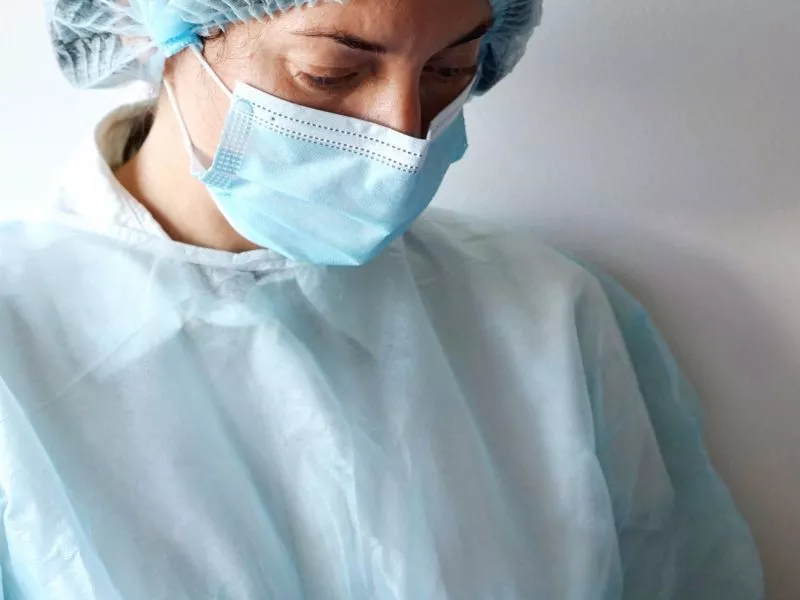 doctor-at-the-hospital-UNGVDRM-scaled-800x600.jpg